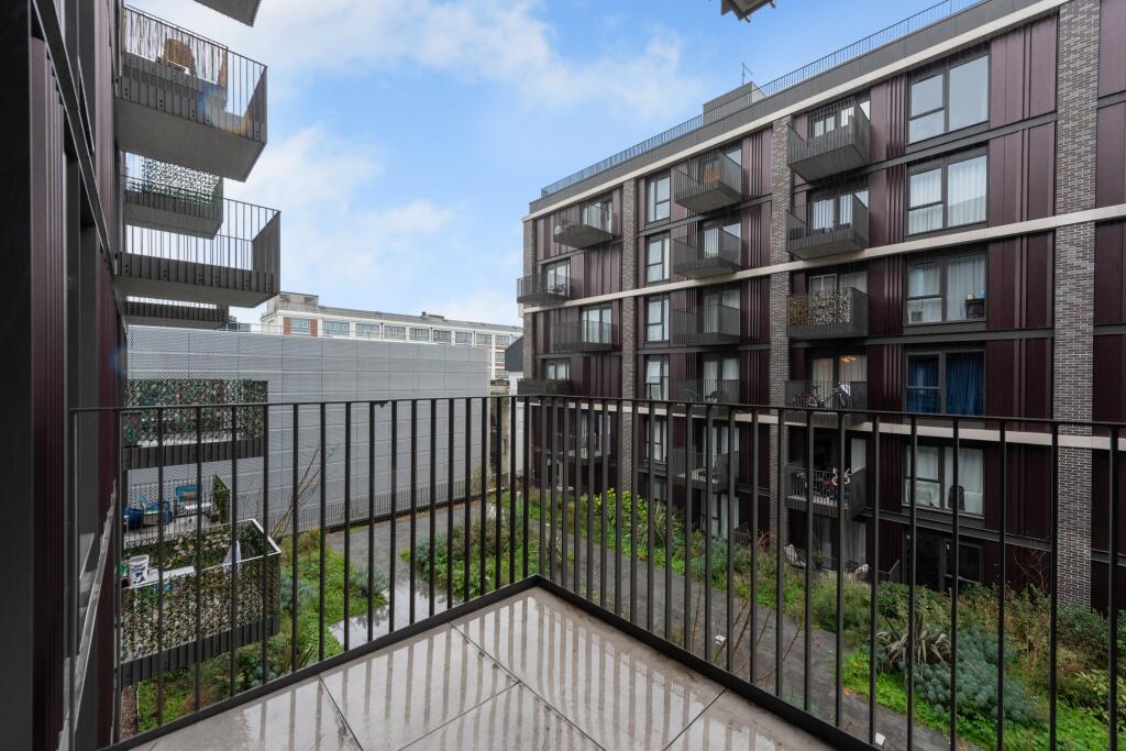 1-bed flat on 7 Gramophone Lane, Hayes, UB3, £340,000