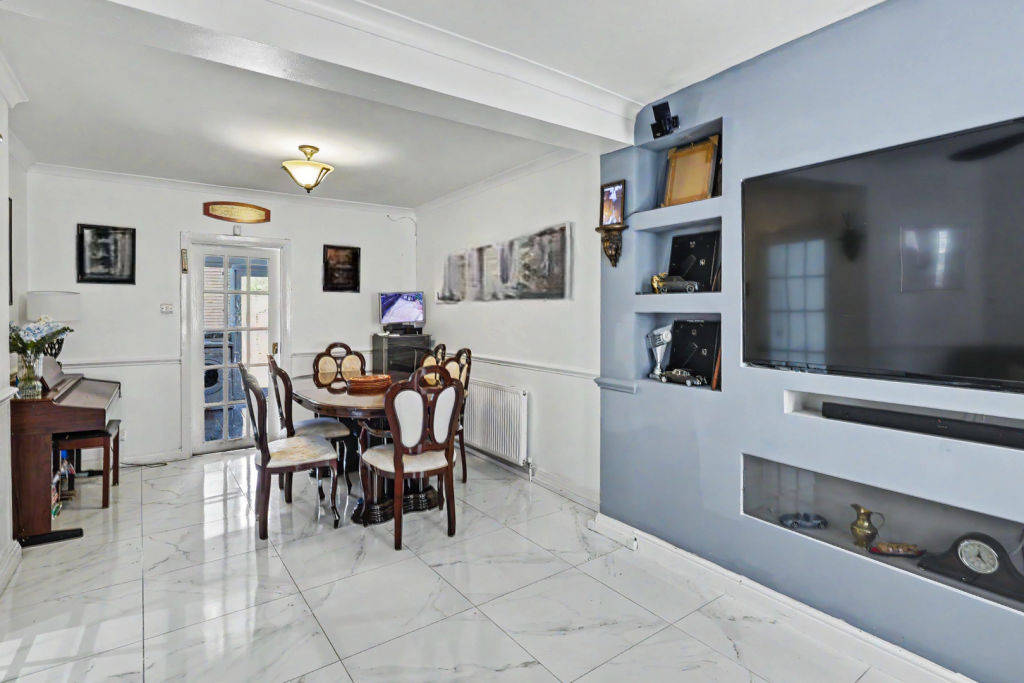 House in Enfield, Enfield Highway, Ponders End - View 4