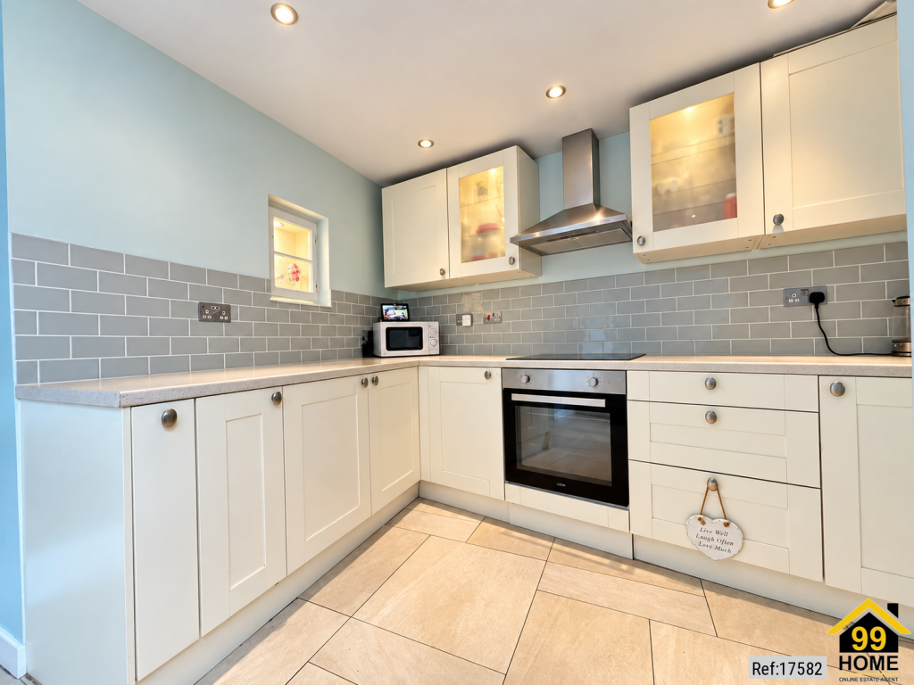House in Newport - View 4