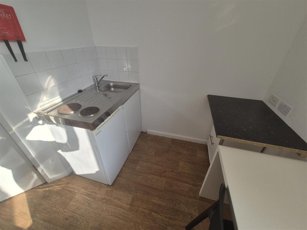 Additional image 3 of Bills Included, Self Contained Studio