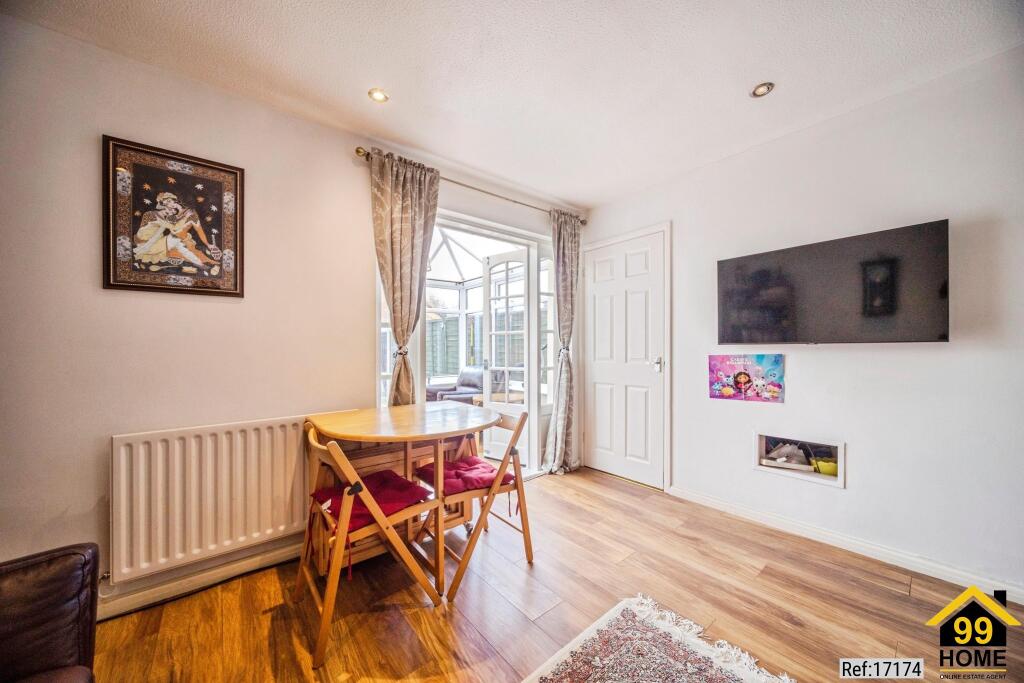 House in Milton Keynes, Furzton - View 4