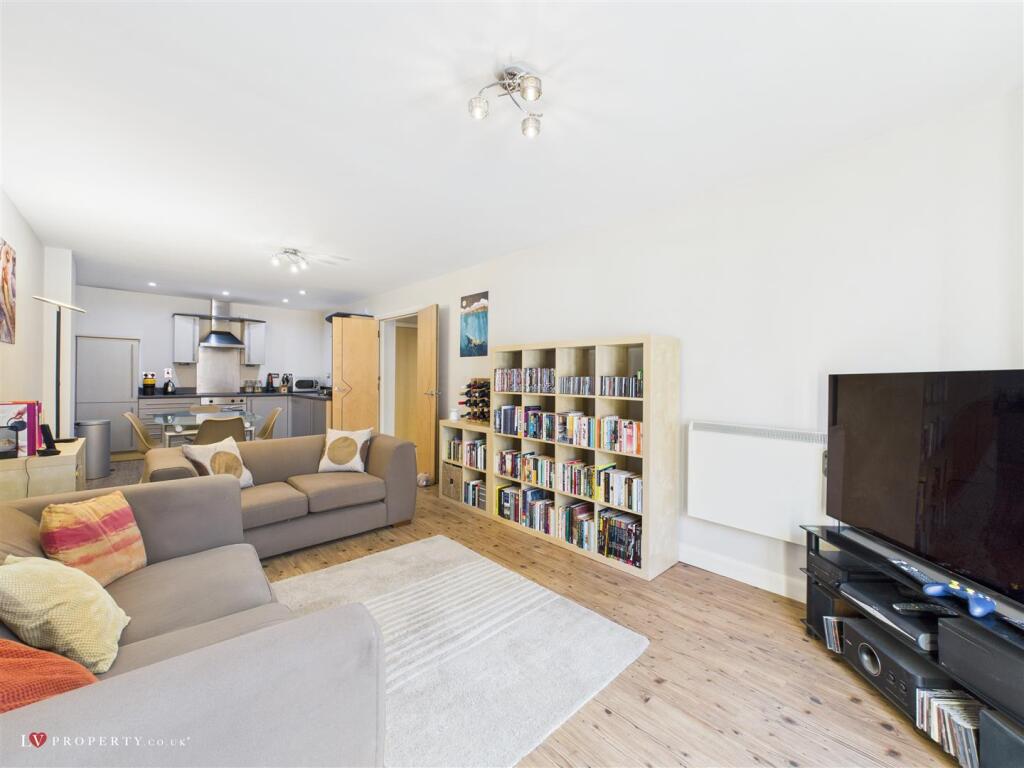 Apartment in Birmingham, West Midlands - View 3