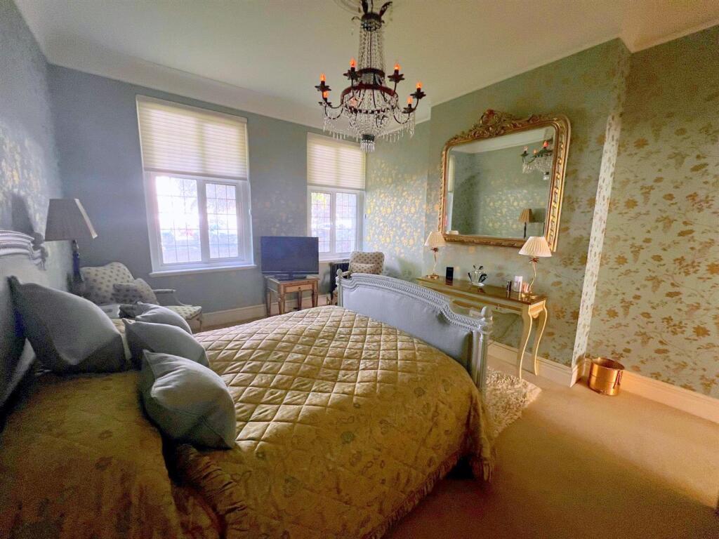 Apartment in Eastbourne, East Sussex - View 5