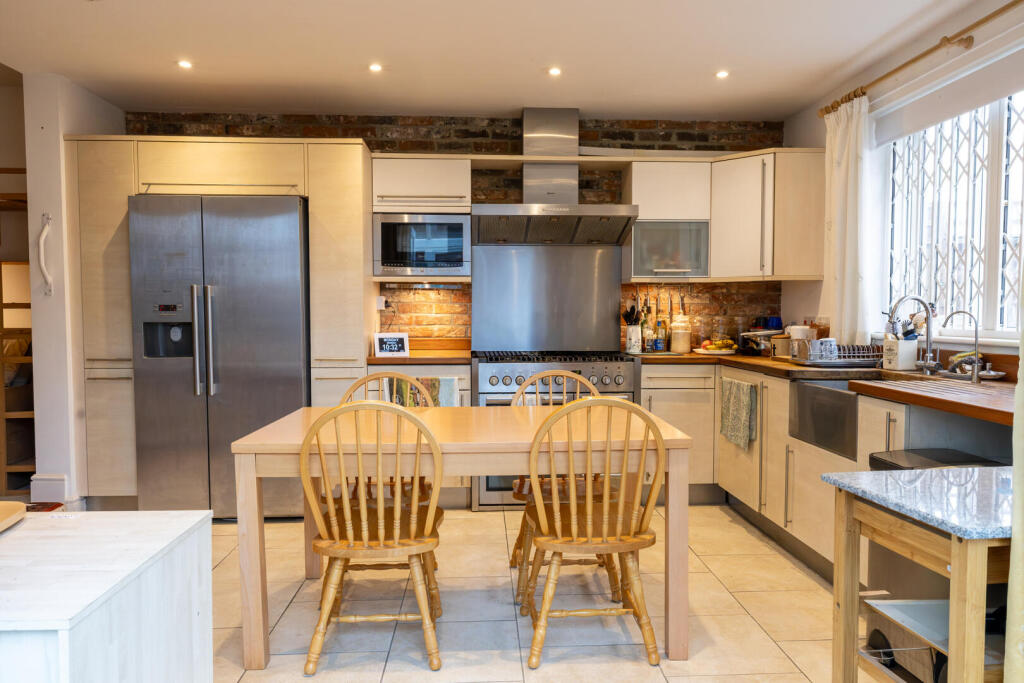 Gifford Road, Bosham, Chichester photo 3