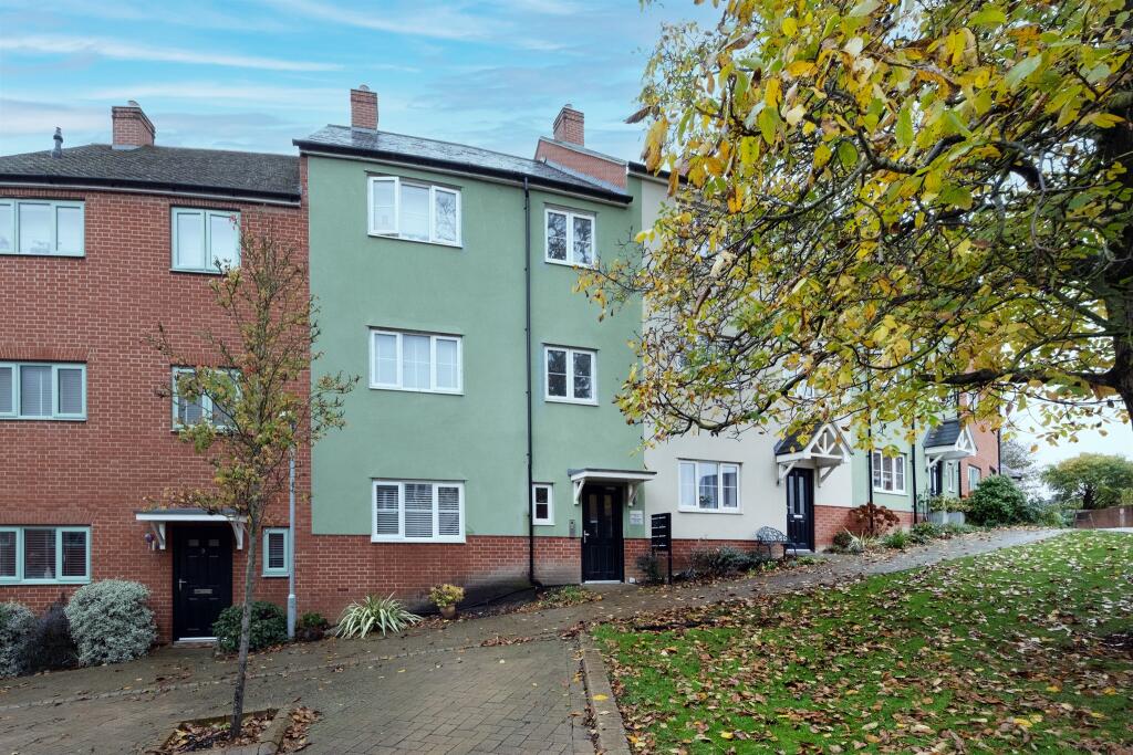 Main image of property: Summerhouse Hill, Buckingham