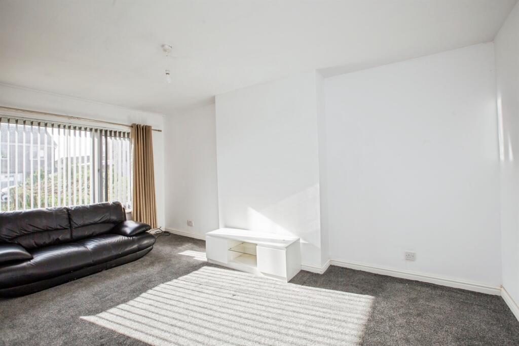 House in Calderdale, Illingworth - View 3