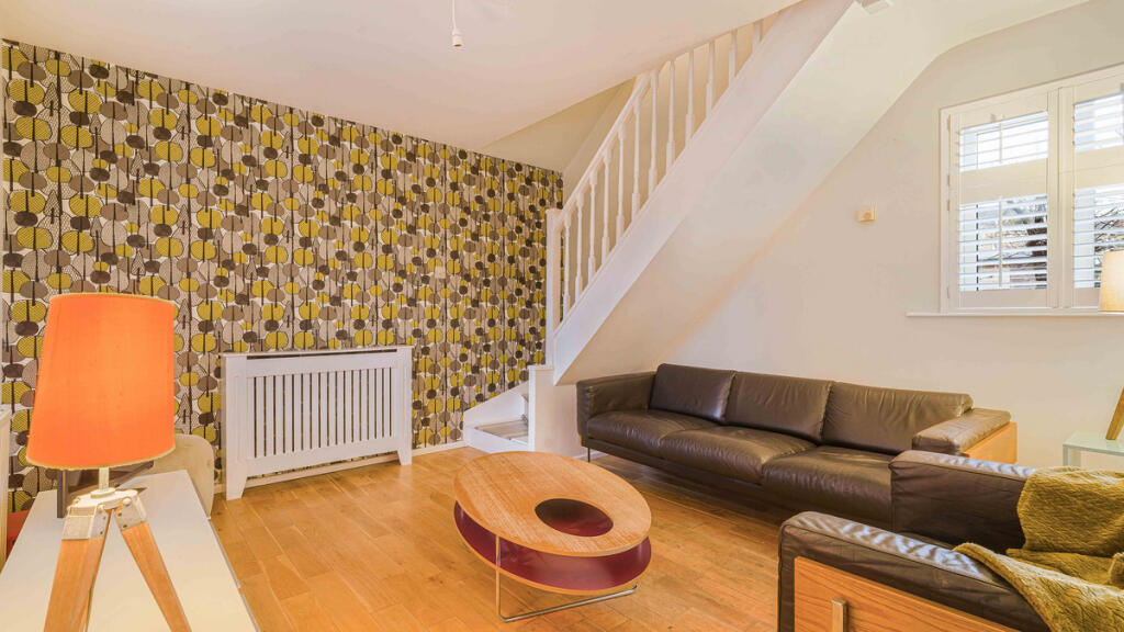 Dean Close, Doncaster, DN11 photo 3