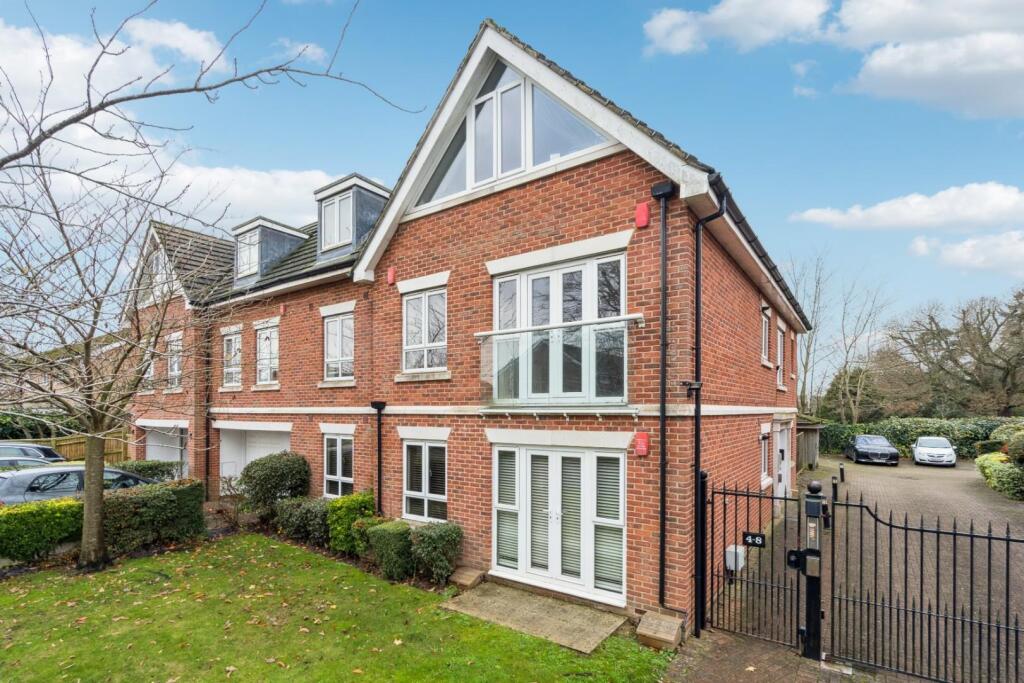 Main image of property: Chiltern Mews, 44 Lincoln Park, Amersham, Buckinghamshire, HP7 9HD