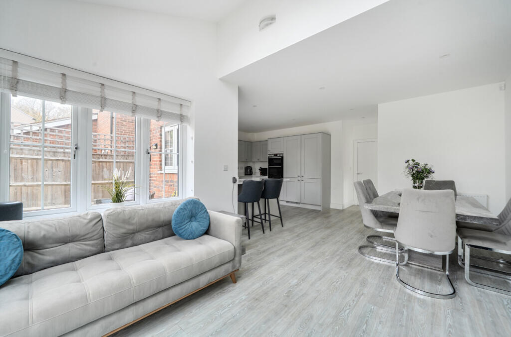 House in Riseley, Swallowfield - View 4