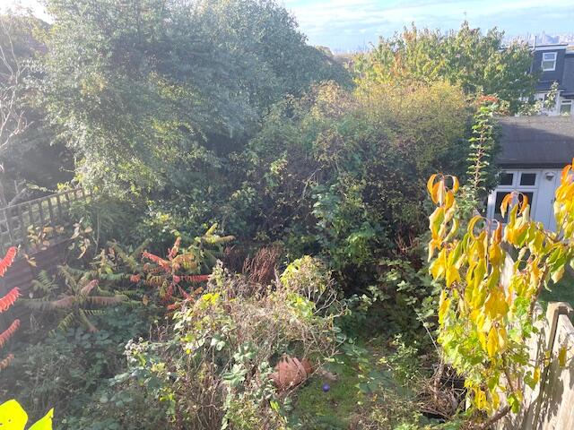 Moordown, London, SE18 photo 3