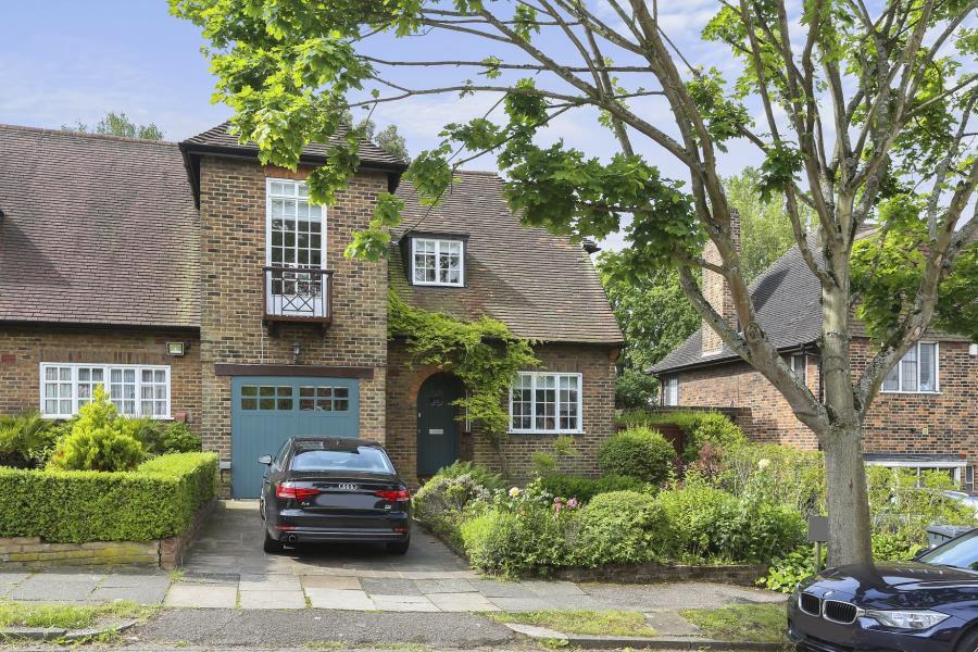 Main image of property: Brim Hill, Hampstead Garden Suburb, N2