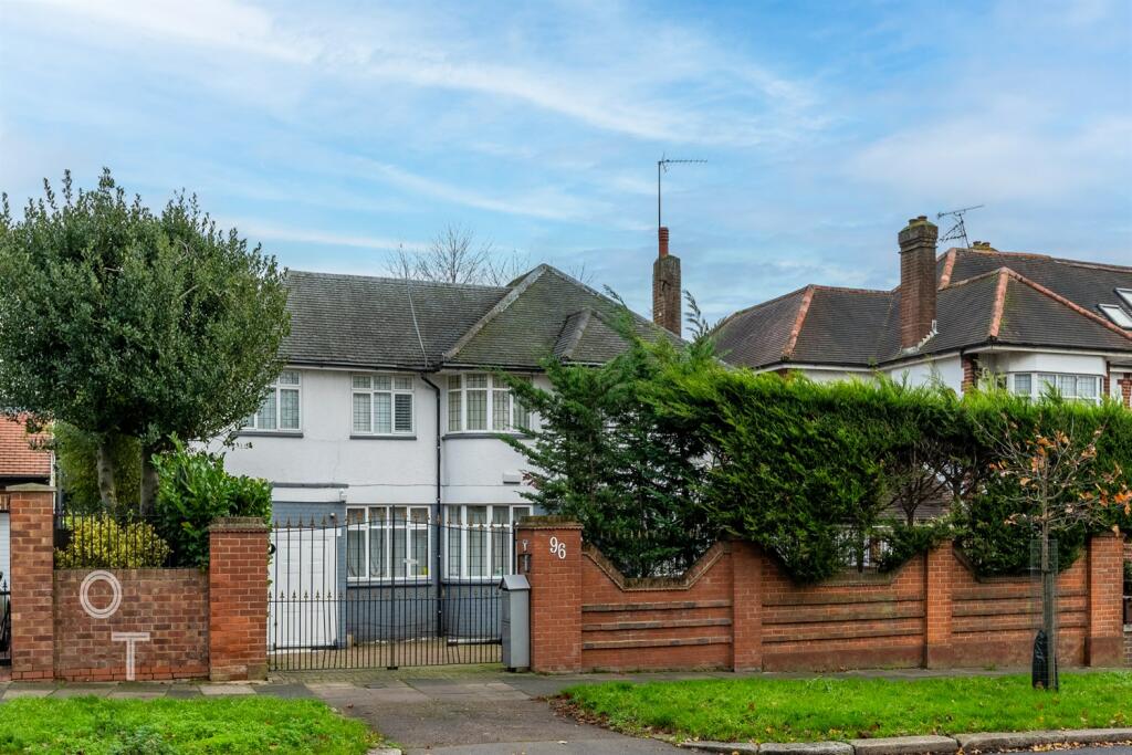 4-bed detached on Chase Road, Southgate, N14, £1,175,000
