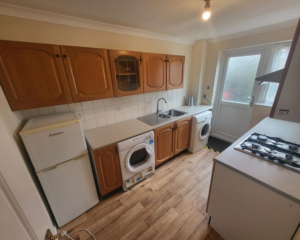 Holland Way, Newport Pagnell photo 2