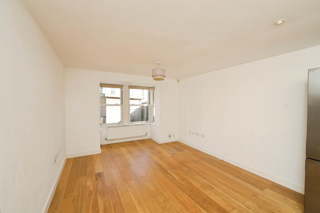 Apartment in Bristol, Pigsty Hill, Ashley Down - View 5