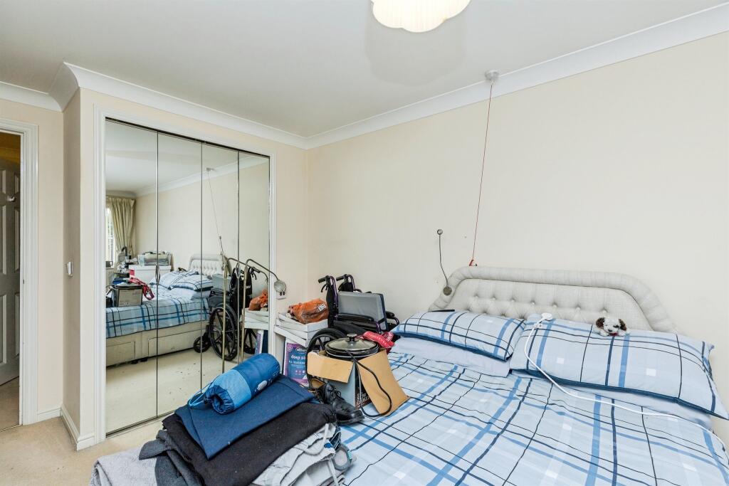 Apartment in Horsham, West Sussex - More