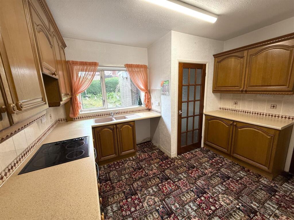 House in North East Derbyshire, Killamarsh - More