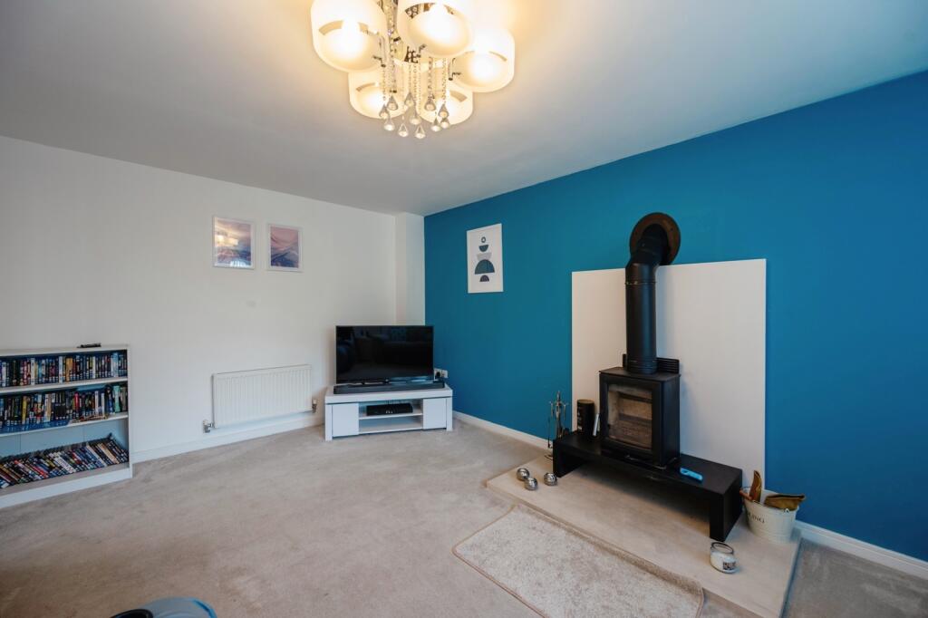 Shute Close, HAYLING ISLAND, Hampshire, PO11 photo 3