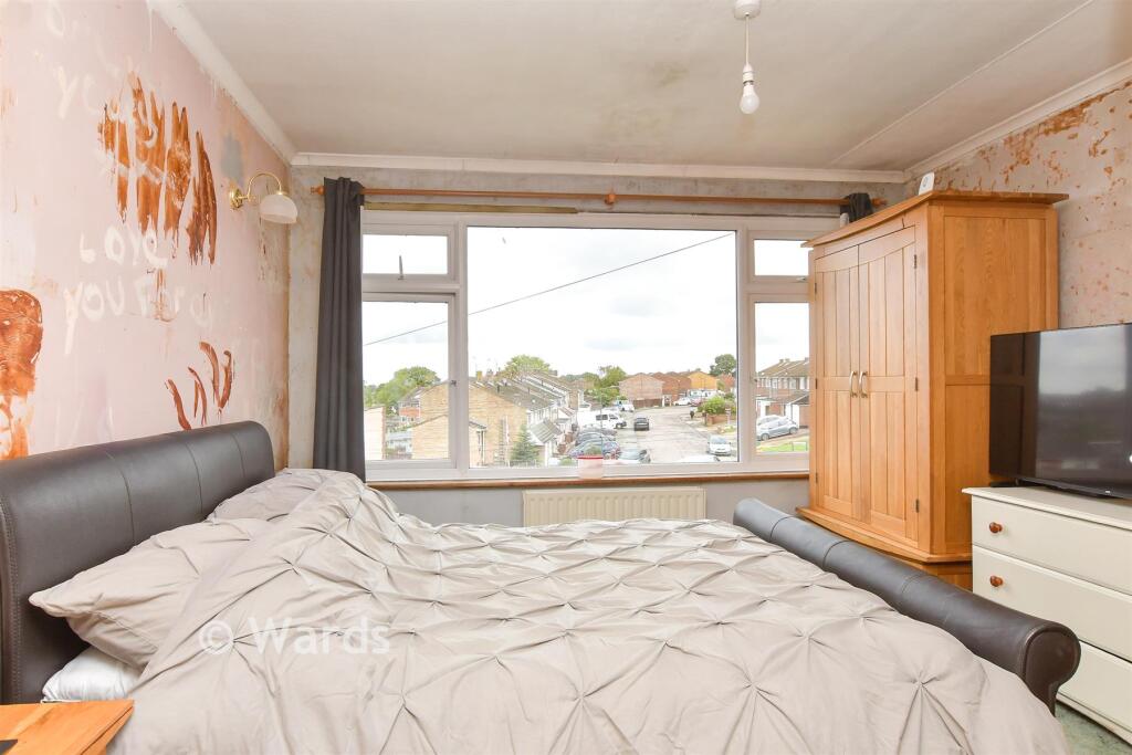 House in Chatham, Medway - More