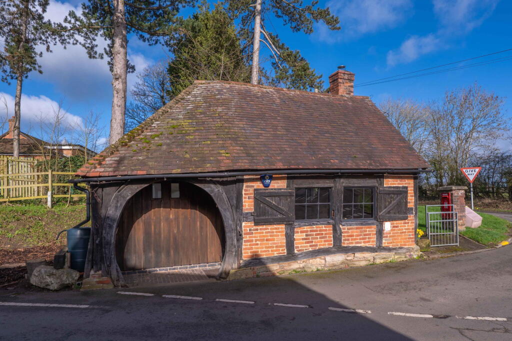 Main image of property: The Forge, Church Road, Claverdon, Warwick, CV35 8PD
