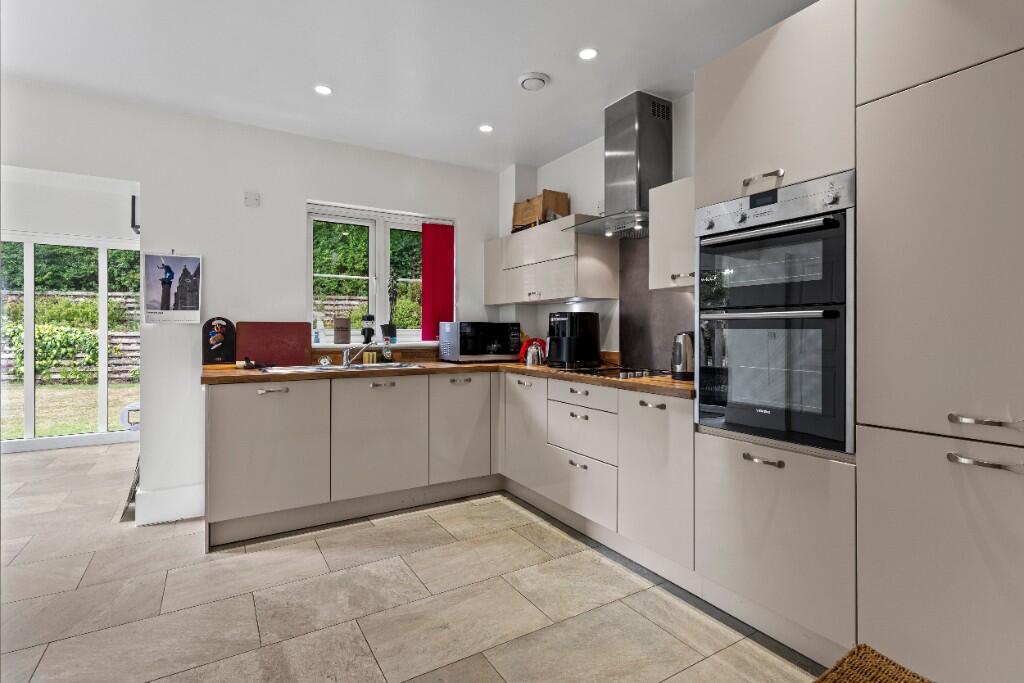 Apartment in Redhill - View 5