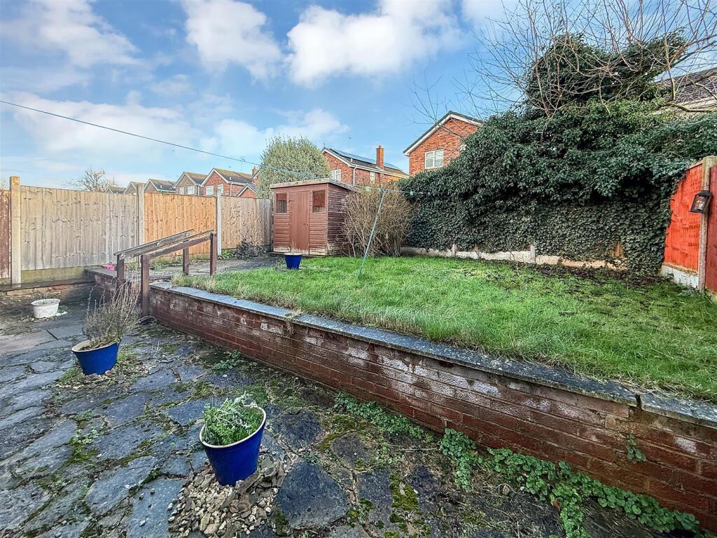 Willow Close, Radcliffe-On-Trent, Nottingham photo 2