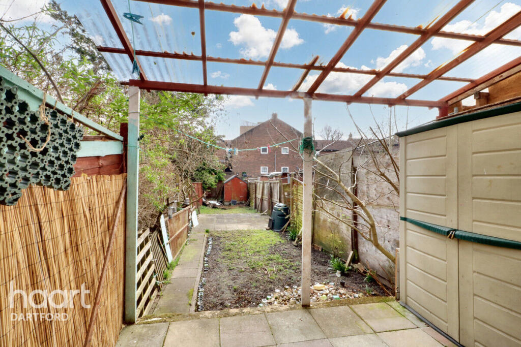 House in Dartford, Temple Hill - View 3