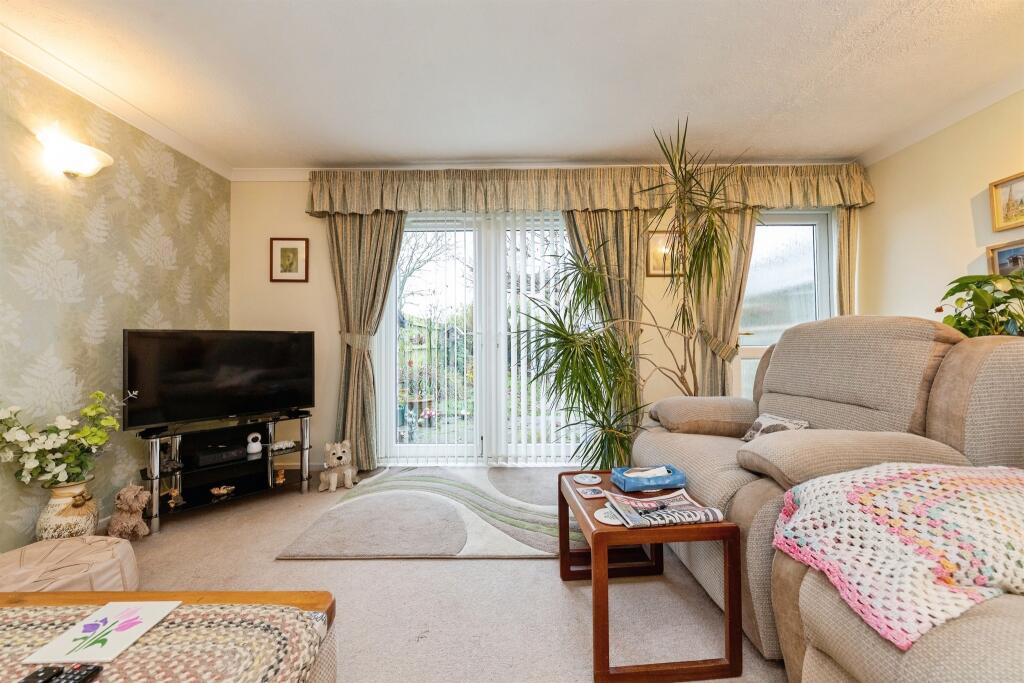 Canterbury Way, Stevenage photo 4