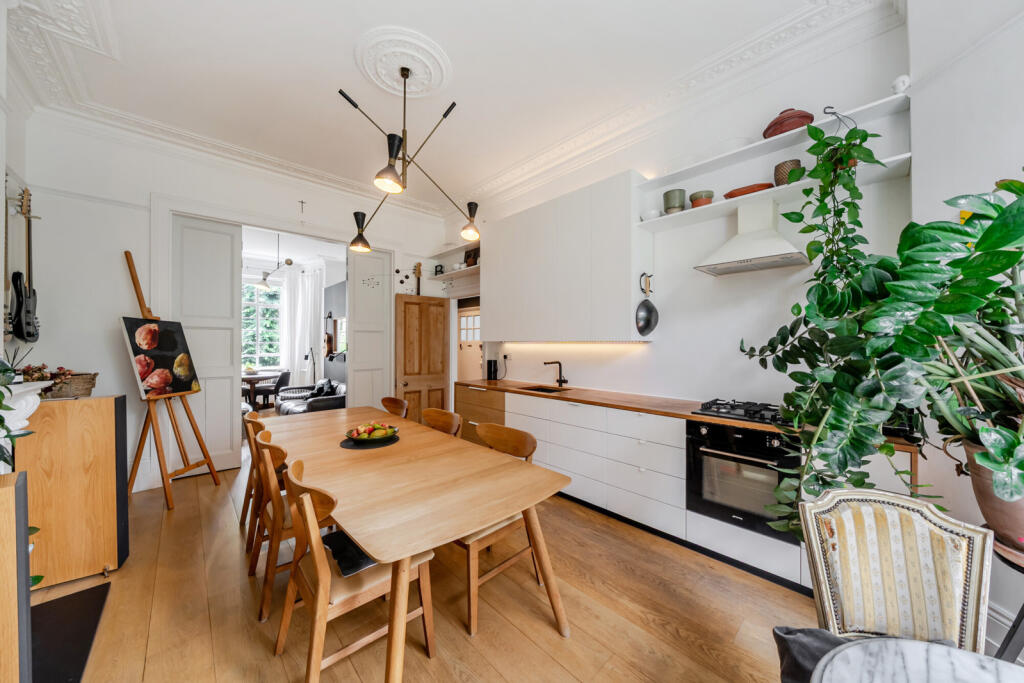 Apartment in London, Baizdon Road Estate, Blackheath - More