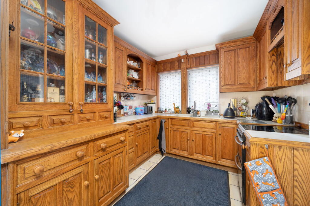 Ferozeshah Road, Devizes, Wiltshire, SN10 2JH photo 3