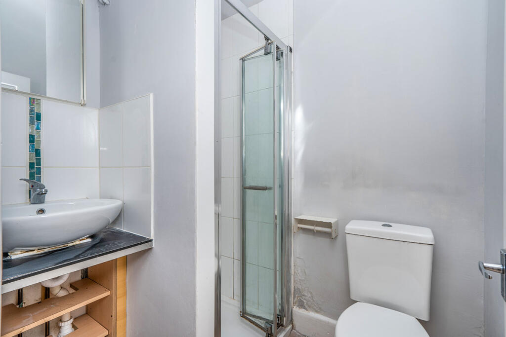 Apartment in Southampton - View 5