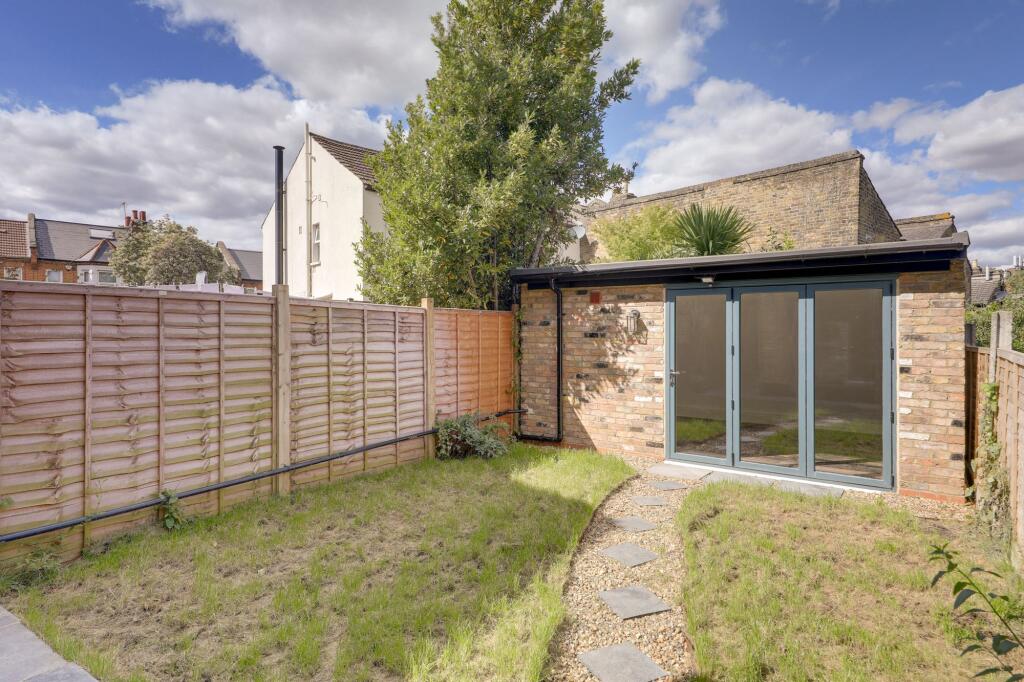 House in London - View 5