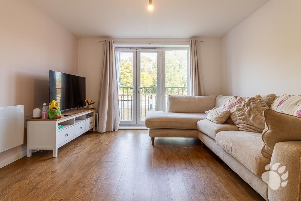 Apartment in Southend-on-Sea - More