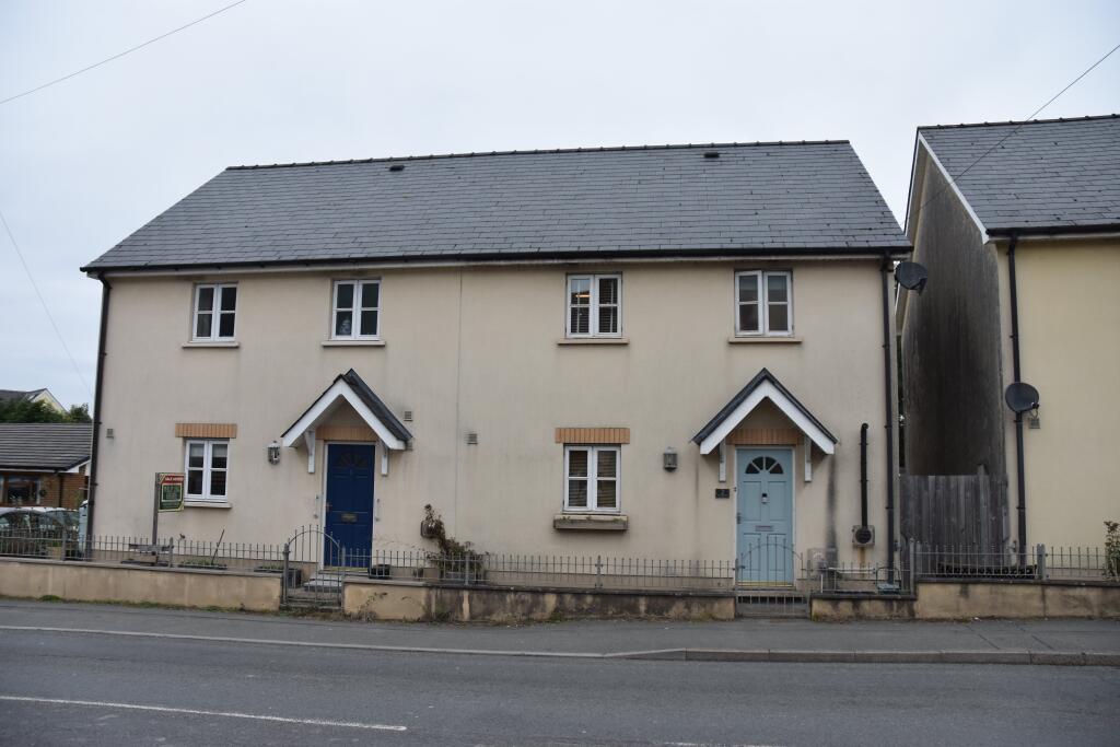 Main image of property: 2 Swn Yr Afon, Newcastle Emlyn