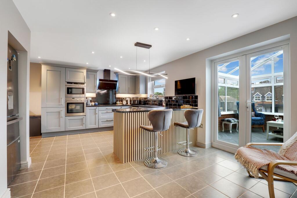Paddock Close, Mansfield, NG18 - View 3