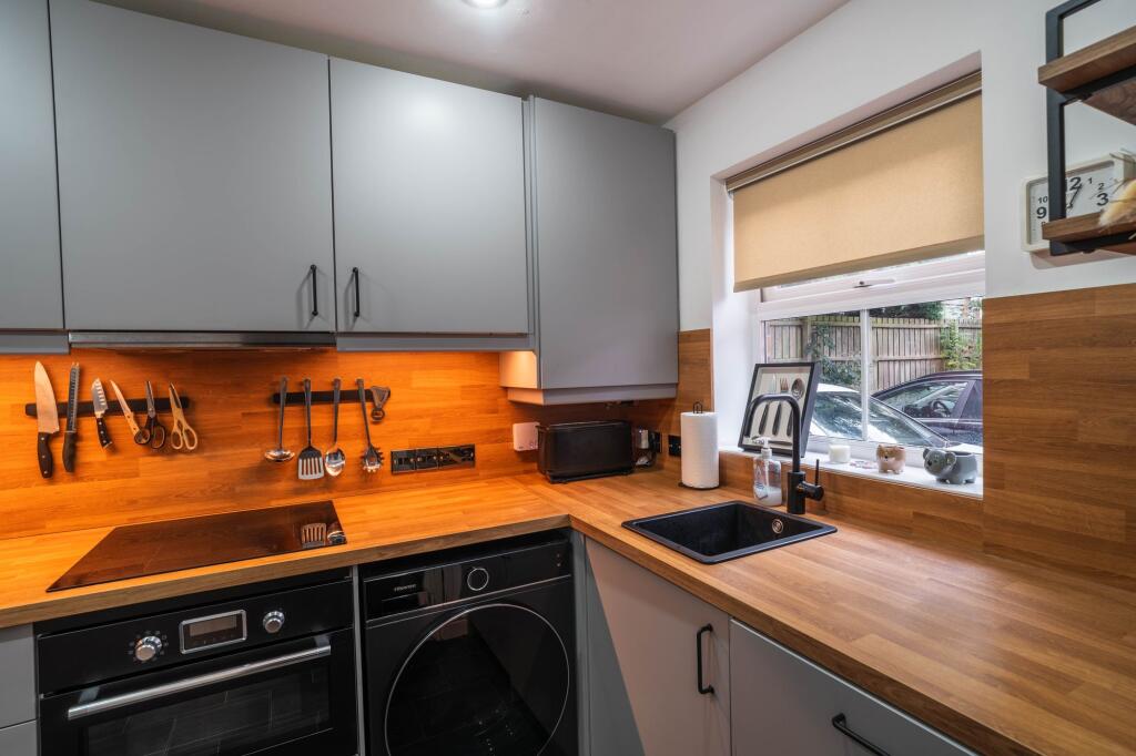 House in Hull - View 5
