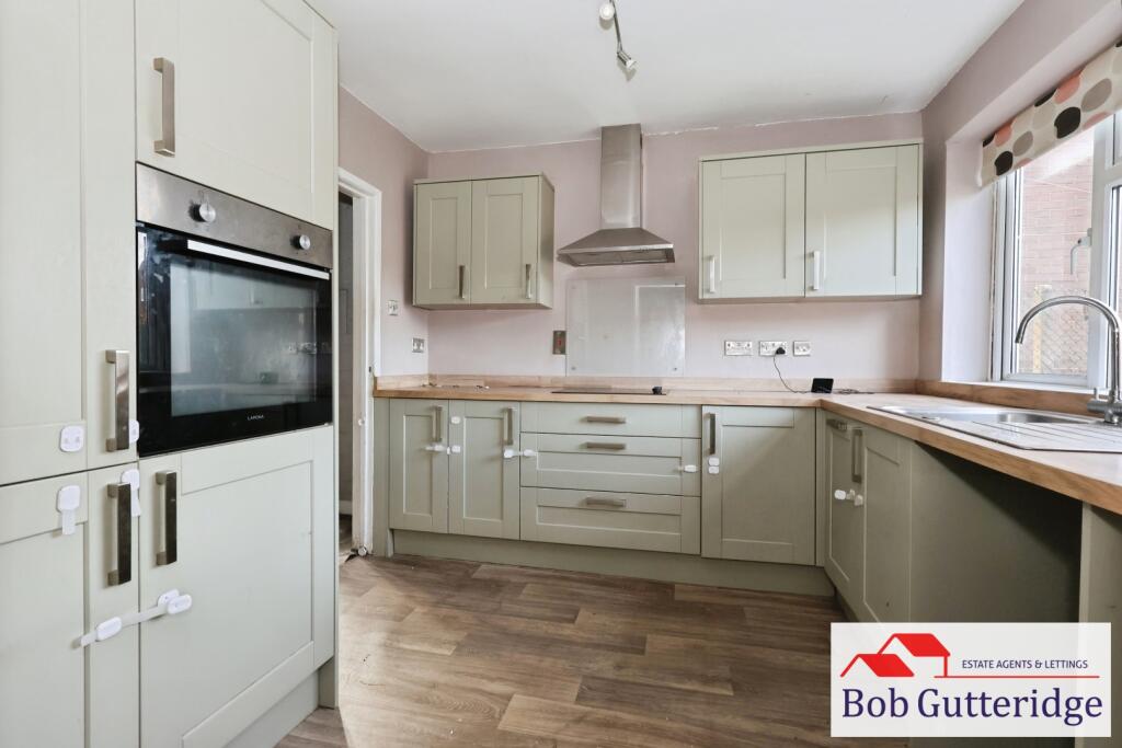 15, Chiltern Place, Knutton, Newcastle photo 4