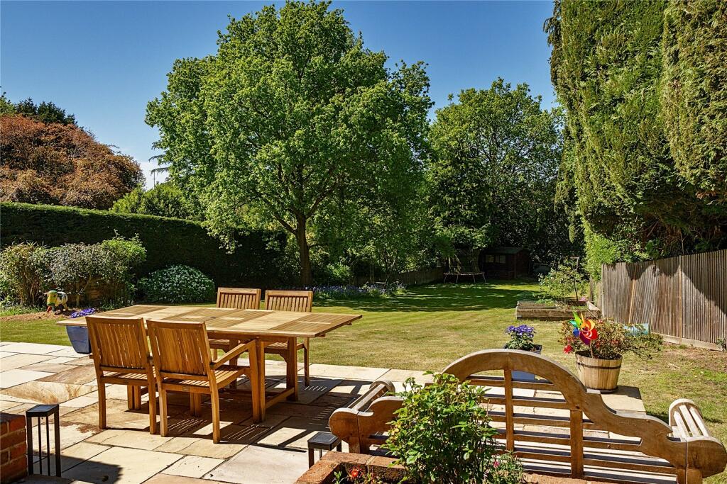 House in Guildford, Worplesdon - View 3
