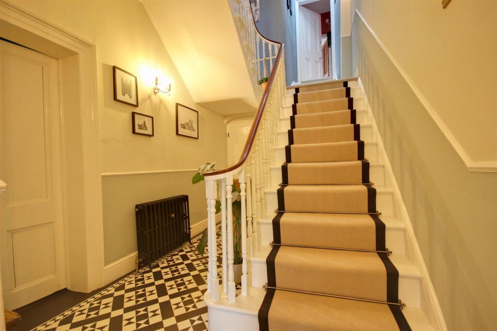 House in Hull - More