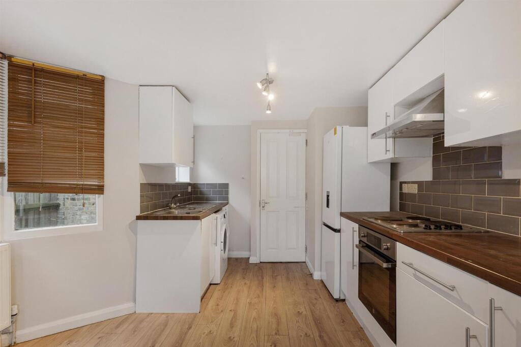 5 bedroom terraced house for rent