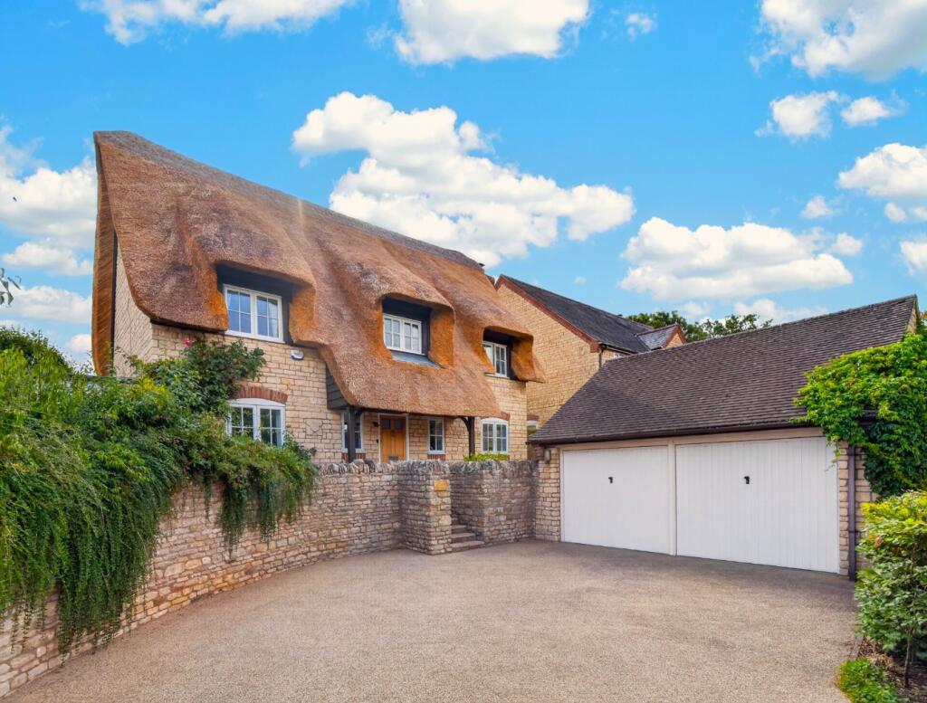 House in Silverstone, West Northamptonshire - More