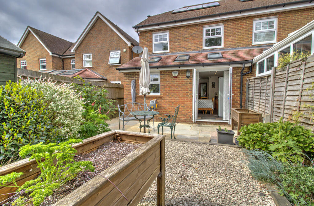 Hophurst Drive, Crawley, RH10 photo 4