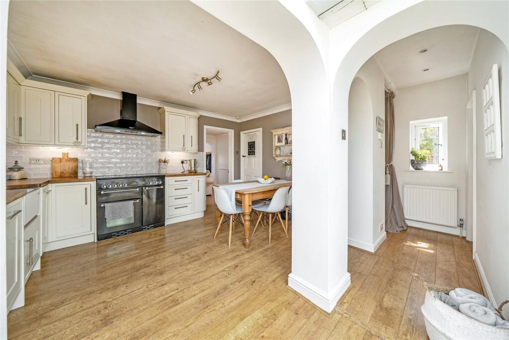 House in Guildford, Worplesdon - View 5