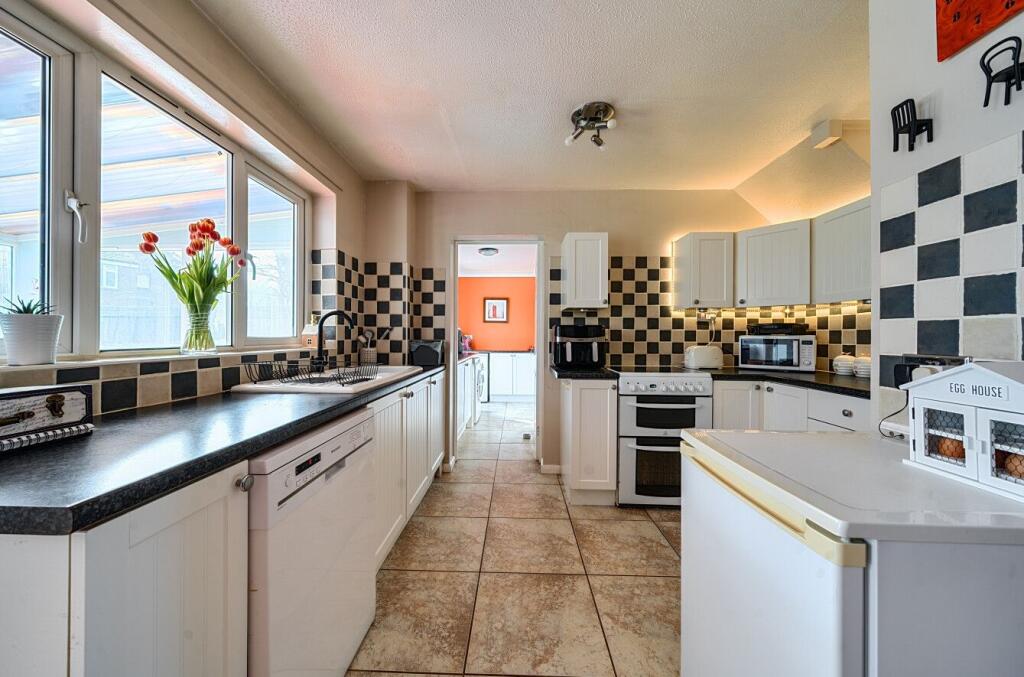 Lawrence Close, Andover, SP10 3SY photo 2
