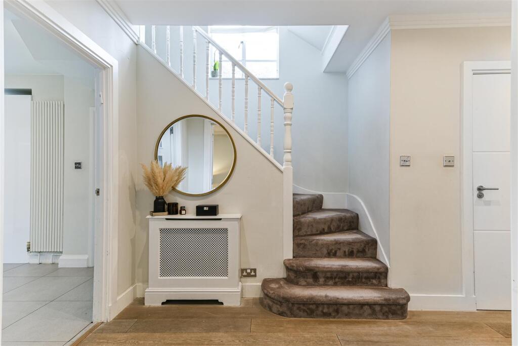 House in London - View 2