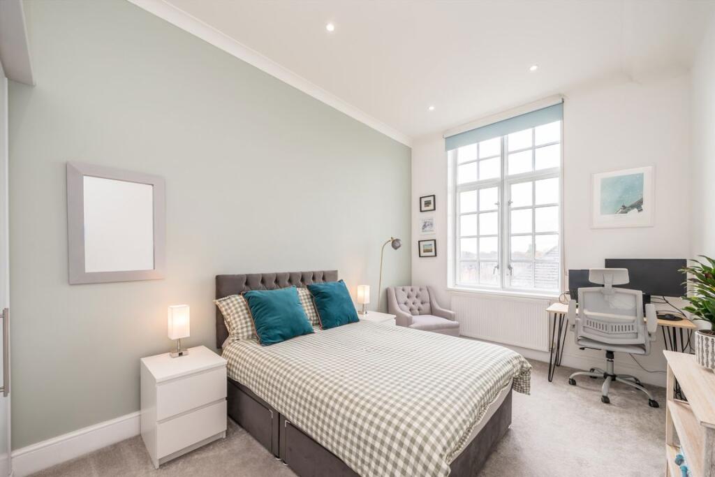 Apartment in Isleworth, Spring Grove - View 5