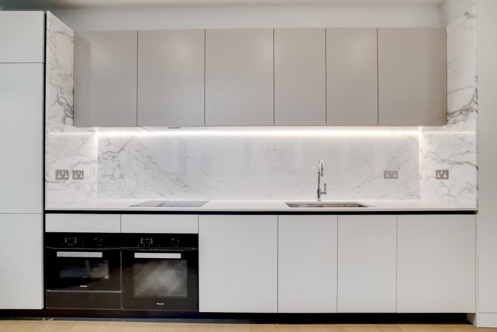 Apartment in London, City of Westminster - View 2
