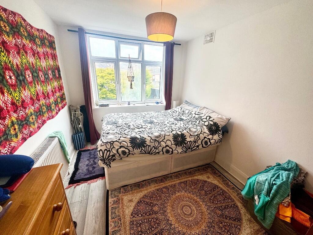 Apartment in Christchurch, Pokesdown, Bournemouth - View 4