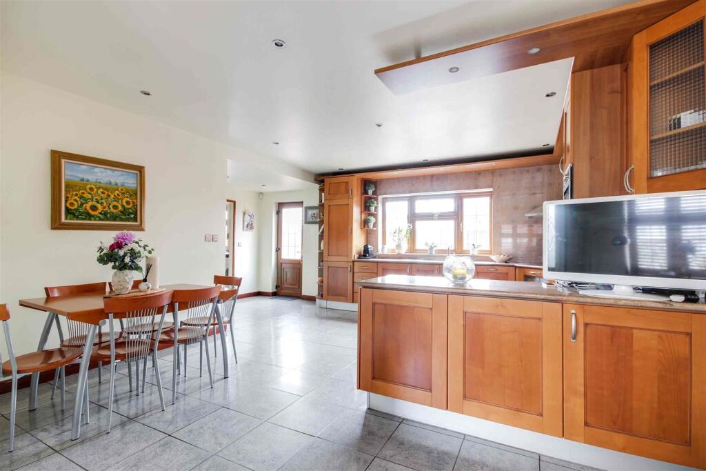 House in Enfield, Enfield Highway, Ponders End - View 5