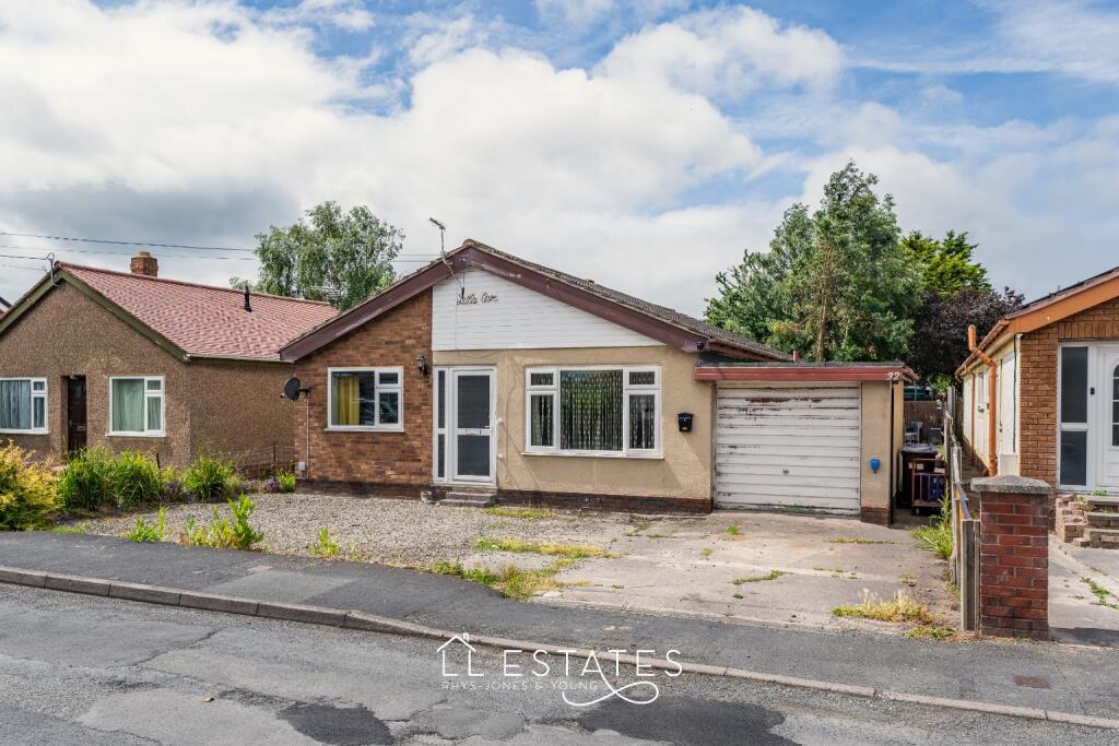 Main image of property: 32 Llugwy Road, Kinmel Bay, Conwy, LL18 5LD