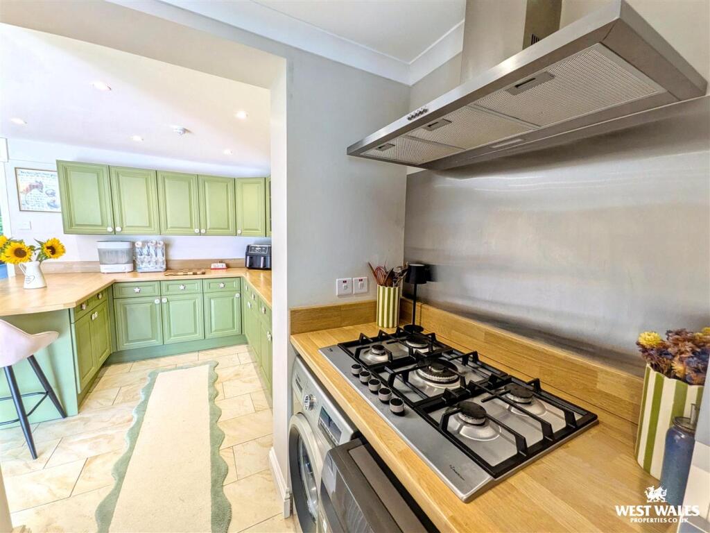 House in Swansea, Whitland - More
